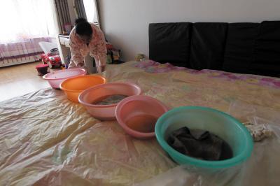 义安楼上漏水，住户失联，小区没物管，业主维权难！律师来支招……